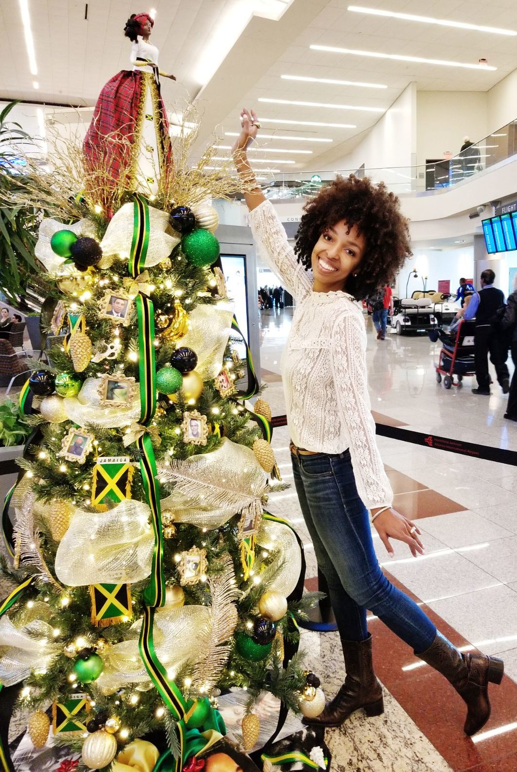 DECORATING THE JAMAICAN CHRISTMAS TREE FOR HARTSFIELD JACKSON INT'L - GLOBAL WINTER ...1064 x 1588